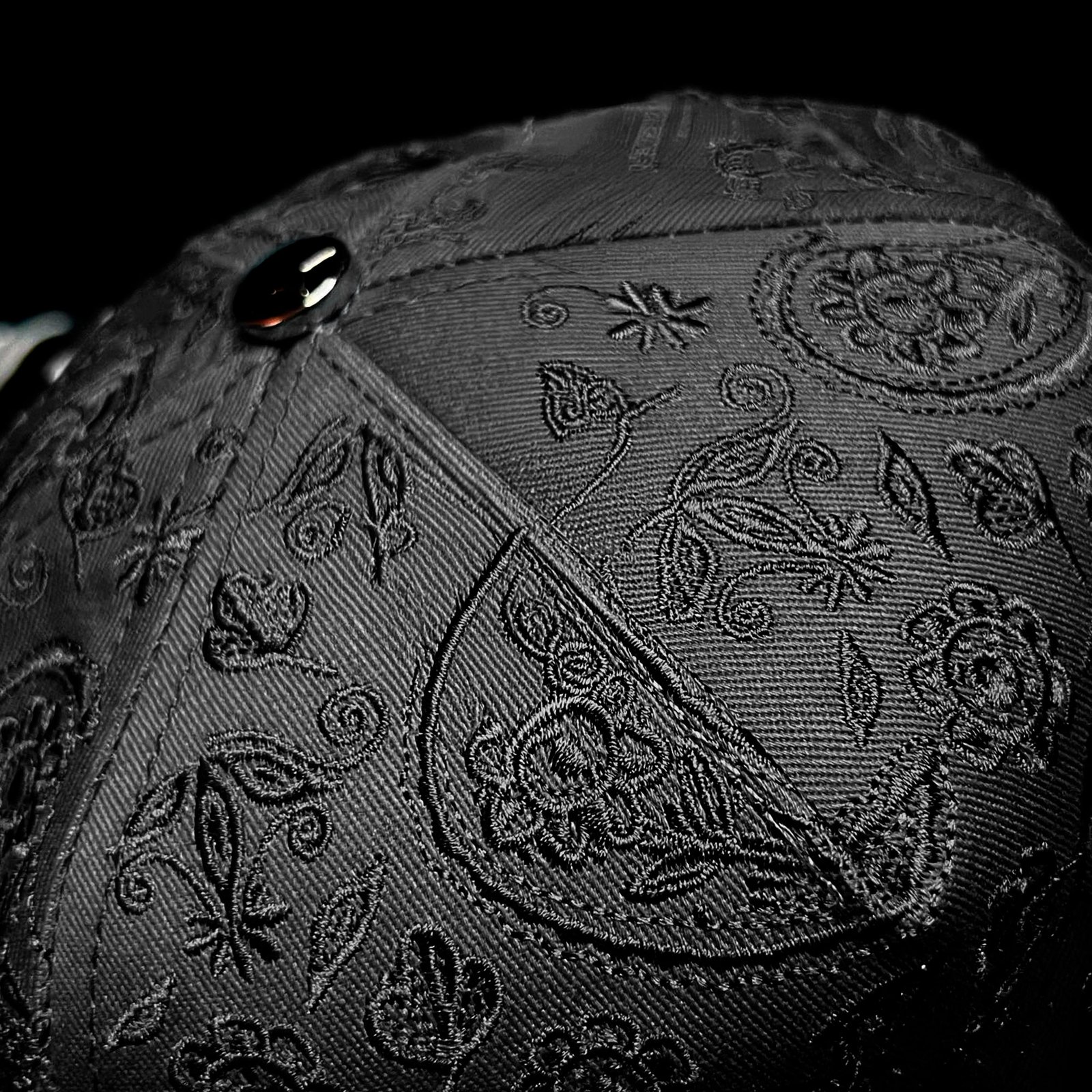 Gorra Pirate Gang París Negra, Oso con Parche, vista de detalles